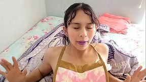 El jardinero ya no puede trabajar tranquilo, ve a la empleada limpiando el balc&oacute_n en calzones y busca entrar a la casa para terminar follandosela, que sirvienta tan puta