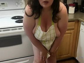 Amateur Huge Tit BBW Shows off Sexy Body in Kitchen Wearing Just an Apron
