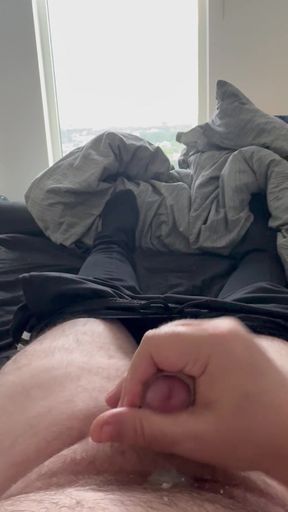 Guy is having a wank and cums a lot.