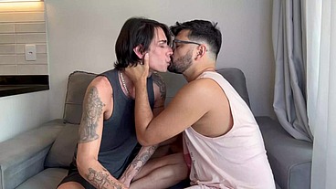 MARCOS GOIANO - PUTO ENGASGANDO NA CACETA GROSSA DO BOY - CARALHUDO RASGANDO MEU RABO - SEXO SEM CAMISINHA COM DOTADÃO PAULISTA