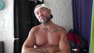 Muda Sepanyol bingkah Jess Royan mendapat punggungnya ditumbuk tanpa kondom oleh besar zakar/batang ayah gemuk Martin Mazza