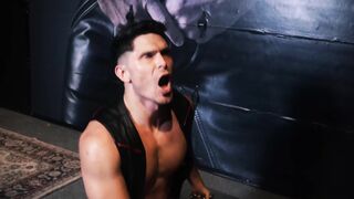 Captive Quin Quire Culo Humped By His Tormentor