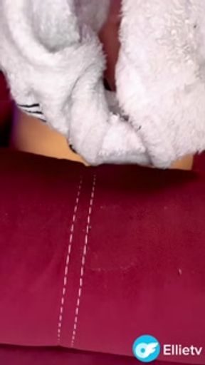daddy do u want to cum all over my feet?