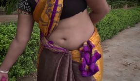 Hot_Indian_Middle_Aged_Bhabhi_Romance_in_Garden__Mallu_Aunty_Movies