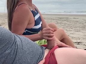 Beachsex in front of strangers