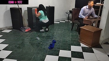 en efecto, que tetona esta mi sirvienta
