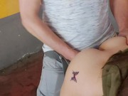 Appuntamento dopo tanto tempo con compagno di scuola che mi scopa in un parcheggio
