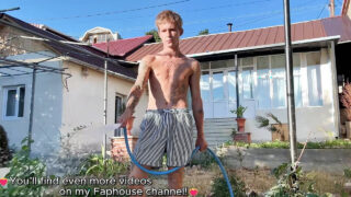 Házi készítésű klip amatőr tetovált tini meleg kurváknak, akiket análisan basznak