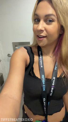 Peeing at fetishcon