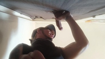 LEO BULGARI EATS A STRAIGHT MEN COCK IN THE GLORYHOLE OF HIS HOUSE - FULL VIDEO!!!