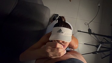 Vizinho de Salvador veio concertar o chuveiro e gozou no meu rabo.