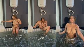je me doigte dans un jacuzzi au programme: masturbation, orgasme, mouille