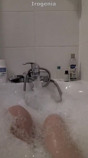 Relaxing bath time with me