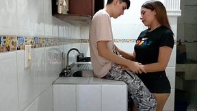 UNFAITHFUL MATURE COLOMBIAN LATINA IS UNFAITHFUL TO HER HUSBAND AND SHE WANTED TO FUCK HER STEPSON BECAUSE HE TOLD HER THE EXCUSE OF MAKE HER A COFFEE - PORN IN SPANISH-