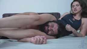 Destruindo o pescoço do escravo insolente com minhas pernas fortes by Lady Snow (part01-05)