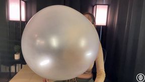 Blowing a Massive Bubble Gum Bubble 60 pcs