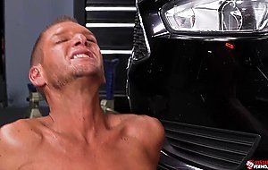 Perverted auto technicians love to be paid with five fingers