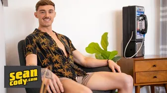 Phoenix Leo strokes his big dick moaning to a huge cumshot on the bed