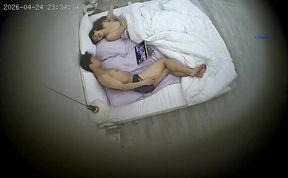 流出酒店高清偷拍白領情侶開房過夜開襠黑絲小美女被強壯男友一炮接一炮操不停