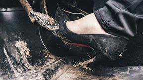 33_RGS Ksenya hard Stuck in mud Revving Start problem in Muddy high heels