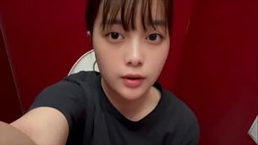 地味なキャラで学校いるけどSEXとかオナニーに興味津々の女子大生。早く経験してみたい...