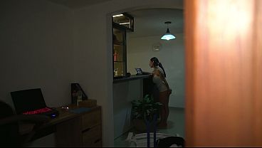 DESCUBRO A MI CU&Ntilde_ADA VIENDO PORNOGRAFIA! PARA NO CONTAR NADA ELLA TIENE QUE FOLLAR