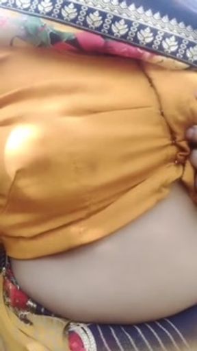 Indian desi Village bhabhi outdoor pissing porn