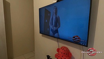 Arrombando o cuzinho da loira Melody Antunes em casa! COMPLETO