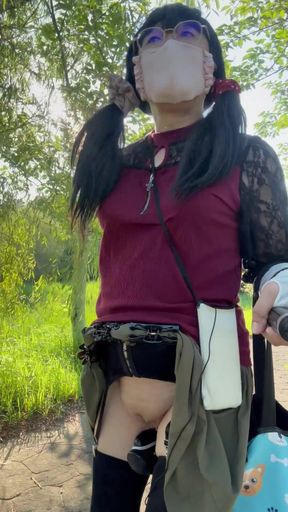 No288 Electric massager masturbation in the park