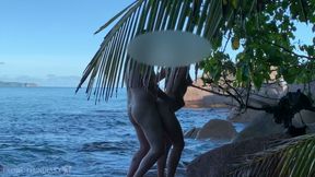 Catching nude couple -sex on beach