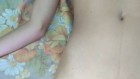 novinho resolve passar a mao passando na sua magrinha deitada e acaba comendo ela no pelo