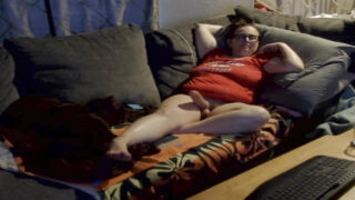 Volwassen stel op kantoor: man gebruikt een strap-on en wordt hard anaal gepenetreerd