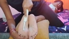Funny tickling on Ania's soles: New video