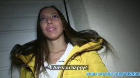 PublicSex Schöne langhaarige Brünette bezahlt für Sex