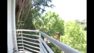 ミア・バンの巨乳は激しいアナルセックス中に揺れる