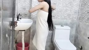 Cute step daughter ko ghar me band kar ke bathroom me pel diya