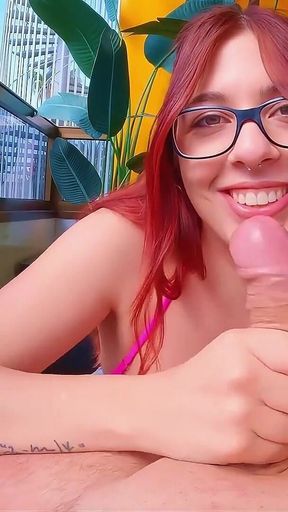 Blowjob Hoping the Neighbors Will Look at Me