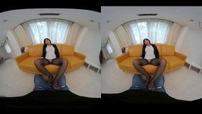 【無】[VR] 美しい人に罵られたい ～蒸れた黒パンスト美女が自ら激ピストンで勝手に絶頂～ 小川桃果 パート1