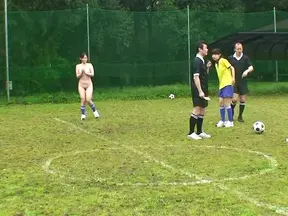 Athletic Japanese Beauty Gives Footjob & Blowjob While Working Out