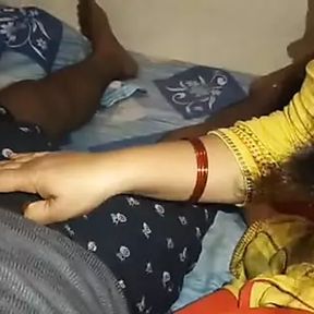 M akela soya tha in absence of bhaiya Sneha bhabhi mere lund ko jagakar chudwayi cheating wife Desi sex hindi chudai