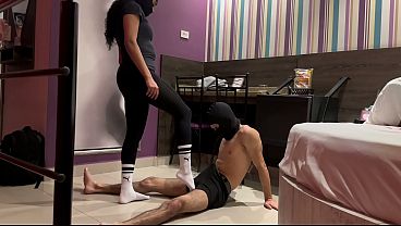 Ebony girl kicks the white boy'_s balls