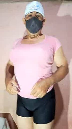 Mostrando minhas blusas e shortinho
