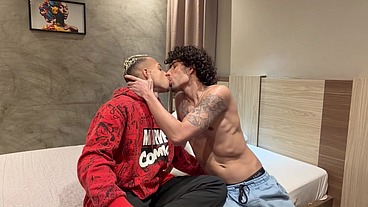 LEITANDO O CUZINHO APERTADO DO AMIGO DA FACULDADE