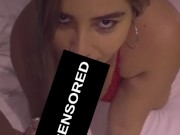 Safada pagando aluguel com uma mamada na rola do dono da casa.
