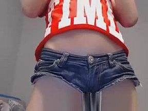 Foxy blonde teen babe toying her pussy on web cam