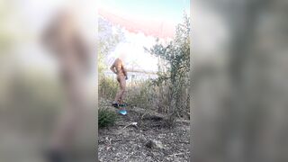 Me masturbo al lado del tren