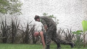 comendo o recruta no quartel