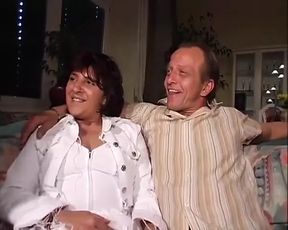 Simones Hausbesuche teaches married couples how to fuck intensely