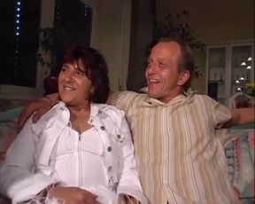 Simones Hausbesuche teaches married couples how to fuck intensely