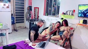 jane moscovis em uma brincadeira com o casal dna